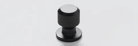 #124 - Schwarz, geriffelt